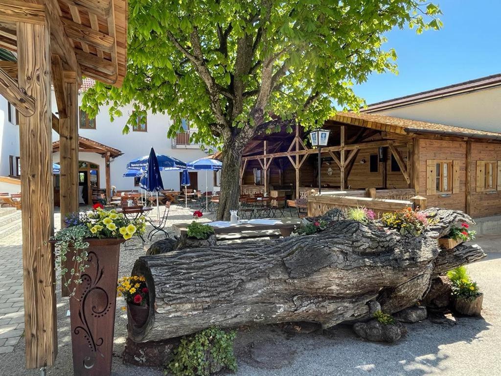 Landgasthaus Zur Linde Pleiskirchen Exterior photo