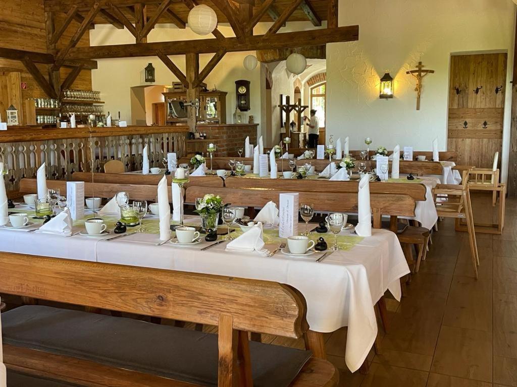 Landgasthaus Zur Linde Pleiskirchen Exterior photo