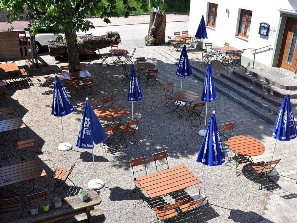 Landgasthaus Zur Linde Pleiskirchen Exterior photo
